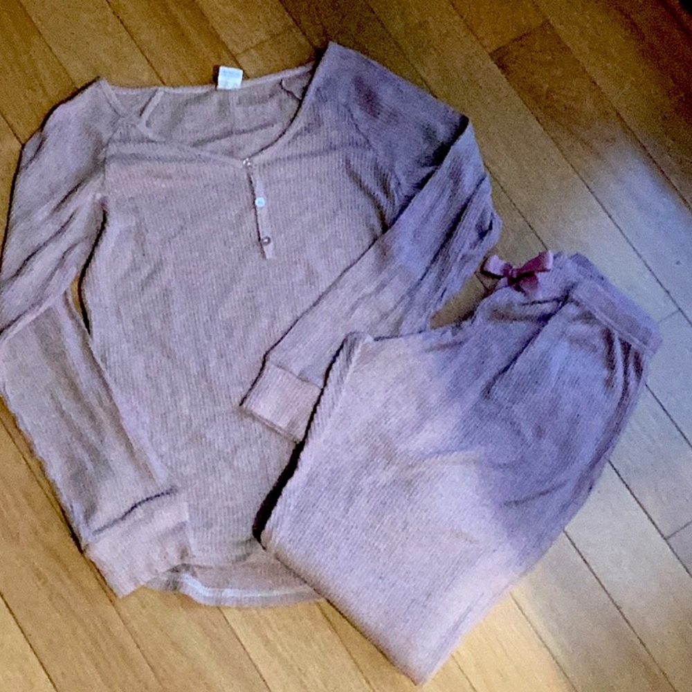 Long sleeve 2 pc top and bottom pajama set